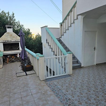 Apartments Zemunik โอมิช ภายนอก รูปภาพ