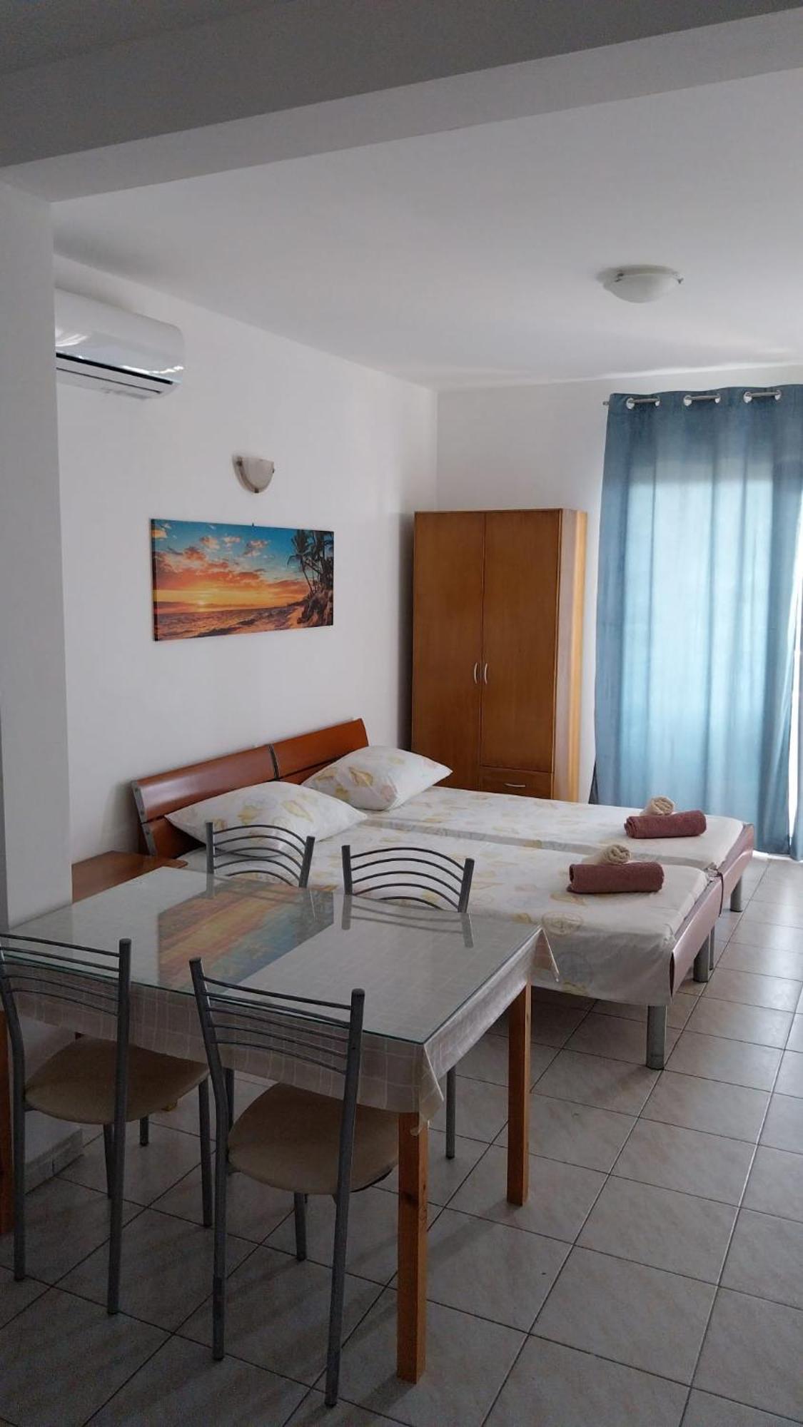 Apartments Zemunik โอมิช ภายนอก รูปภาพ
