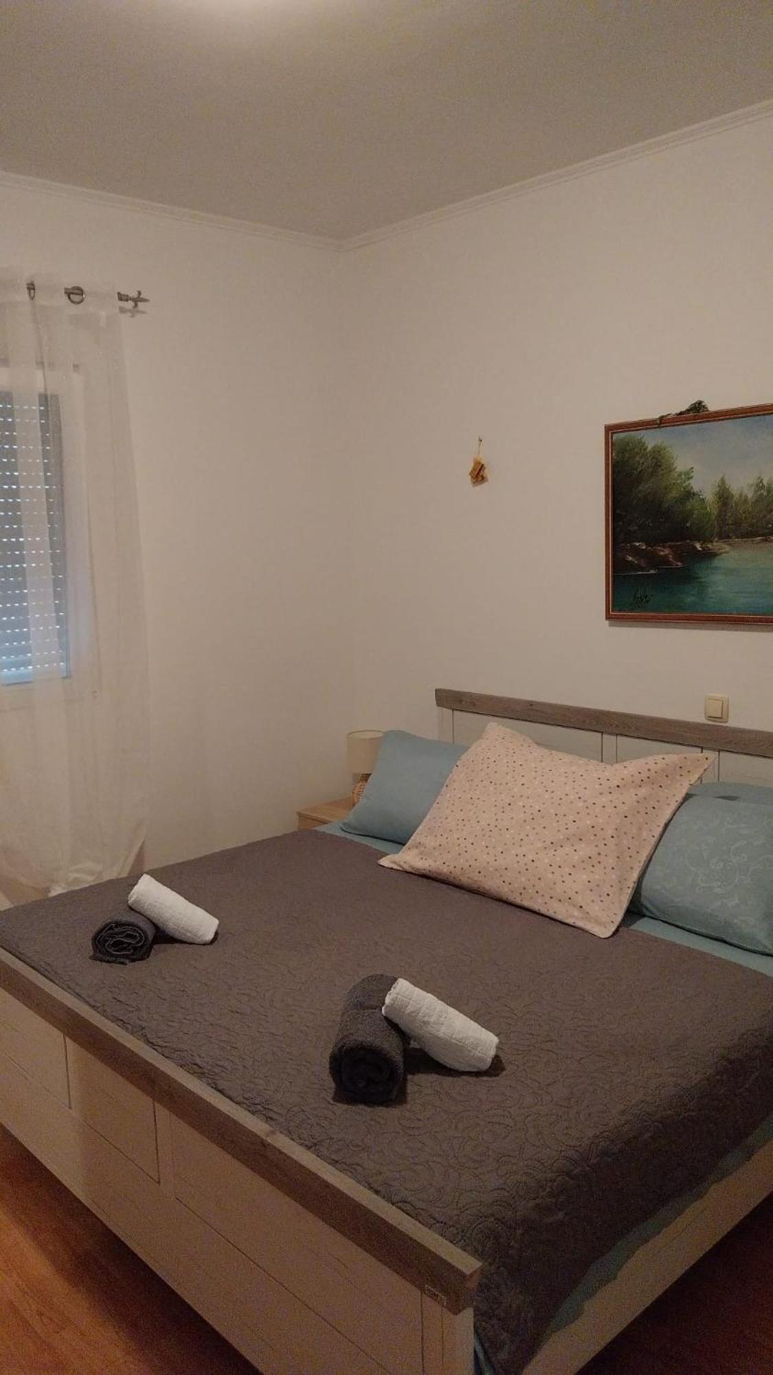 Apartments Zemunik โอมิช ภายนอก รูปภาพ